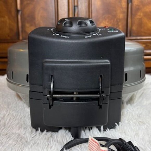 Bella Stone Pizza Oven Graphite Black Thin Crust - Deep Dish Pan Pizza - Fries - Picture 7 of 16